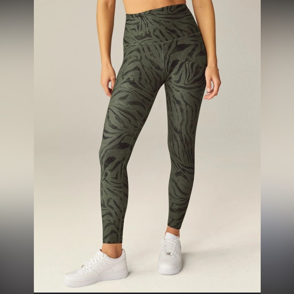 Beyond Yoga Printed Midi Leggings – Size M – Deep Olive Swirl